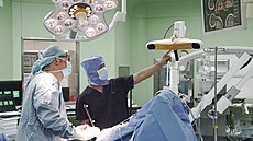 Úrove� léka�ské pé�e v �ín� zna�n� kolísá. Na snímku �pi�kové pracovi�t� na...