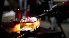 Trofeje pro leto�ní Jizerskou padesátku vytvo�ili um�lci ze spole�nosti Lasvit.