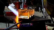 Trofeje pro leto�ní Jizerskou padesátku vytvo�ili um�lci ze spole�nosti Lasvit.