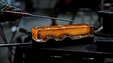 Trofeje pro leto�ní Jizerskou padesátku vytvo�ili um�lci ze spole�nosti Lasvit.