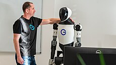 Zlínská firma Business Logic vyvíjí humanoidního robota, který by m�l pracovat...