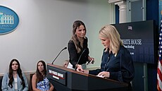 Asistentka a poradkyn� pro komunikaci amerického prezidenta Donalda Trumpa...