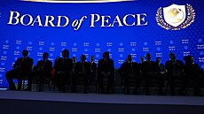 Americký prezident Donald Trump v Davosu spolu s pozvanými státníky podepsal...