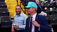 �éf protiimigra�ní strany Reform UK Nigel Farage na volebním shromá�d�ní...