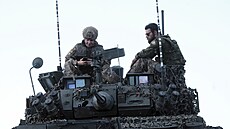 Kanad�tí vojáci b�hem cvi�ení Verboom v Loty�sku (14. srpna 2025)