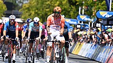 Sam Welsford se raduje z triumfu ve 3. etap� Tour Down Under.