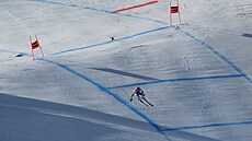 Jan Zabyst�an, sledovaný dronem, b�hem super-G v Kitzbühelu.