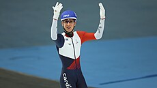 Metod�j Jílek slaví vít�zný dojezd v hromadném závod�.