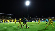 Nico O�Reilly z Manchesteru City si kryje mí� p�ed Fredrikem Sjövoldem.