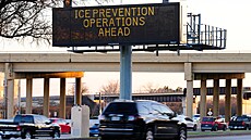 Ú�ady varují texaské �idi�e p�ed blí�ící se vánicí. (21. ledna 2026)