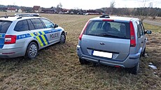 Policisté vytla�ili ze silnice v�z, který pronásledovali. (27. ledna 2026)