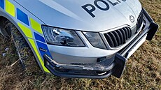 Policisté vytla�ili ze silnice v�z, který pronásledovali. (27. ledna 2026)