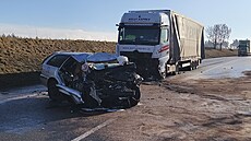 Na silnici I/35 sm�rem na Koclí�ov se �idi� osobního auta �eln� st�etl s...