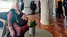 Nové prost�edí komunitního domova pro seniory si p�ijela prohlédnout také Marie...