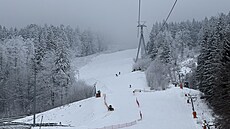 Na sjezdovku Pod lany se po letech vracejí ly�a�i. (28. ledna 2026)