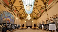 B�hem prohlídky zámku Zbiroh také nav�tívíte velký sál, ve kterém Alfons Mucha...