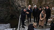 Prezident Petr Pavel nez�stává jen za kancelá�ským stolem. B�hem náv�t�vy...