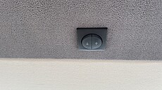 Eura Mobil Integra Line 720 EF, detail spína�e elektrického stahování l��ka nad...