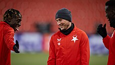 Jan Bo�il a Youssoupha Sanyang na tréninku p�ed zápasem proti Barcelon�.