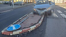 �idi� p�ehlédl ostr�vek, kdy� sp�chal do nemocnice se synem v bolestech. (21....