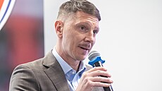 Sportovní �editel FK Pardubice Ji�í Bílek na tiskové konferenci p�ed startem...