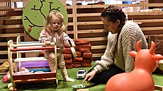 Prodejna Chlebovjanka se stala oblíbeným místem setkávání maminek s d�tmi.