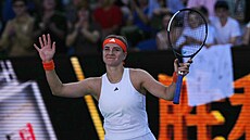 Karolína Muchová se raduje z postupu do osmifinále Australian Open.