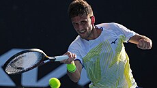 Vít Kop�iva se soust�edí na mí�ek v prvním kole Australian Open.