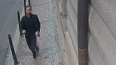 Ukradl hodinky za milion a utekl, podez�elého hledá policie