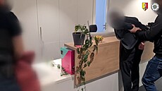 Kriminalisté si do�li pro podvodníky, skupina vymámila z lidí miliony