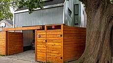 Vjezd do domu je p�ímo z ulice.