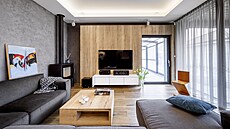 Dominantu relaxa�ní místnosti tvo�í TV st�na se 3D kinem a vysouvacím plátnem,...