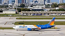 Letadlo Boeing 737‑8‑200 MAX spole�nosti Allegiant Air na leti�ti...