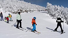 Lidé ly�ují ve st�edisku Killington Ski Resort ve Vermontu. (18. února 2025)