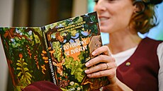 DO POHÁDKY SE ZVÍ�ÁTKY: KNIHA PLNÁ P�ÍB�H�, KTERÉ U�Í LÁSCE K P�ÍROD�