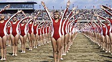 Star�í �ákyn� na spartakiád� v roce 1985 cvi�ily na skladbu Poupata.