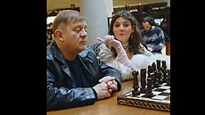 Anna Mercedes �tvrtní�ková a její otec Petr �tvrtní�ek ve videoklipu k singlu...