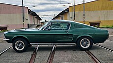 Veterán Ford Mustang Fastback GTA S390 z roku 1967 zabavili policisté, nyní...
