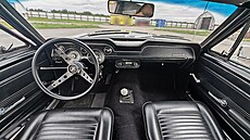 Veterány Ford Mustang Fastback GTA S390 z roku 1967 a Chevrolet Corvette C1 z...