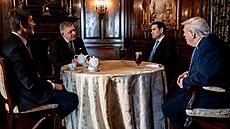 Zleva slovenský ministr zahrani�í Juraj Blanár, slovenský premiér Robert Fico,...