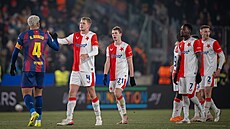 Slávisti�tí fotbalisté po porá�ce s Barcelonou v Lize mistr�.