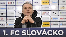 Trenér Roman Skuhravý vystoupil na tiskové konferenci fotbalového klubu 1. FC...