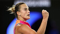 Aryna Sabalenková se raduje v semifinále Australian Open.