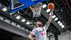 Mat�j Svoboda z Nymburka se chystá na zápas Ligy mistr�.