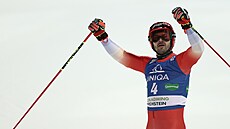 �výcarský ly�a� Loic Meillard jako vít�z ob�ího slalomu ve Schladmingu