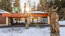 Zázemí pro turisty p�ed vstupem do Adr�pa�ských skal (20. ledna 2026)