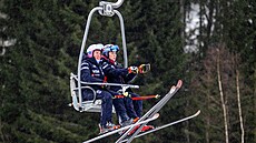 Americké závodnice zleva Amelia Josephine Hurtová a Mikaela Shiffrinová  ve...