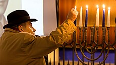 Zemský rabín Karol Sidon se ú�astnil pietního shromá�d�ní Sv�tla na kolejích k...