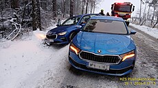 U obce T�ebnice na Doma�licku havarovala 4 osobní auta. Jedno z nich skon�ilo...