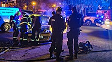 Senior jel projet auto s novou baterií, z motoru se mu ale za�alo kou�it....